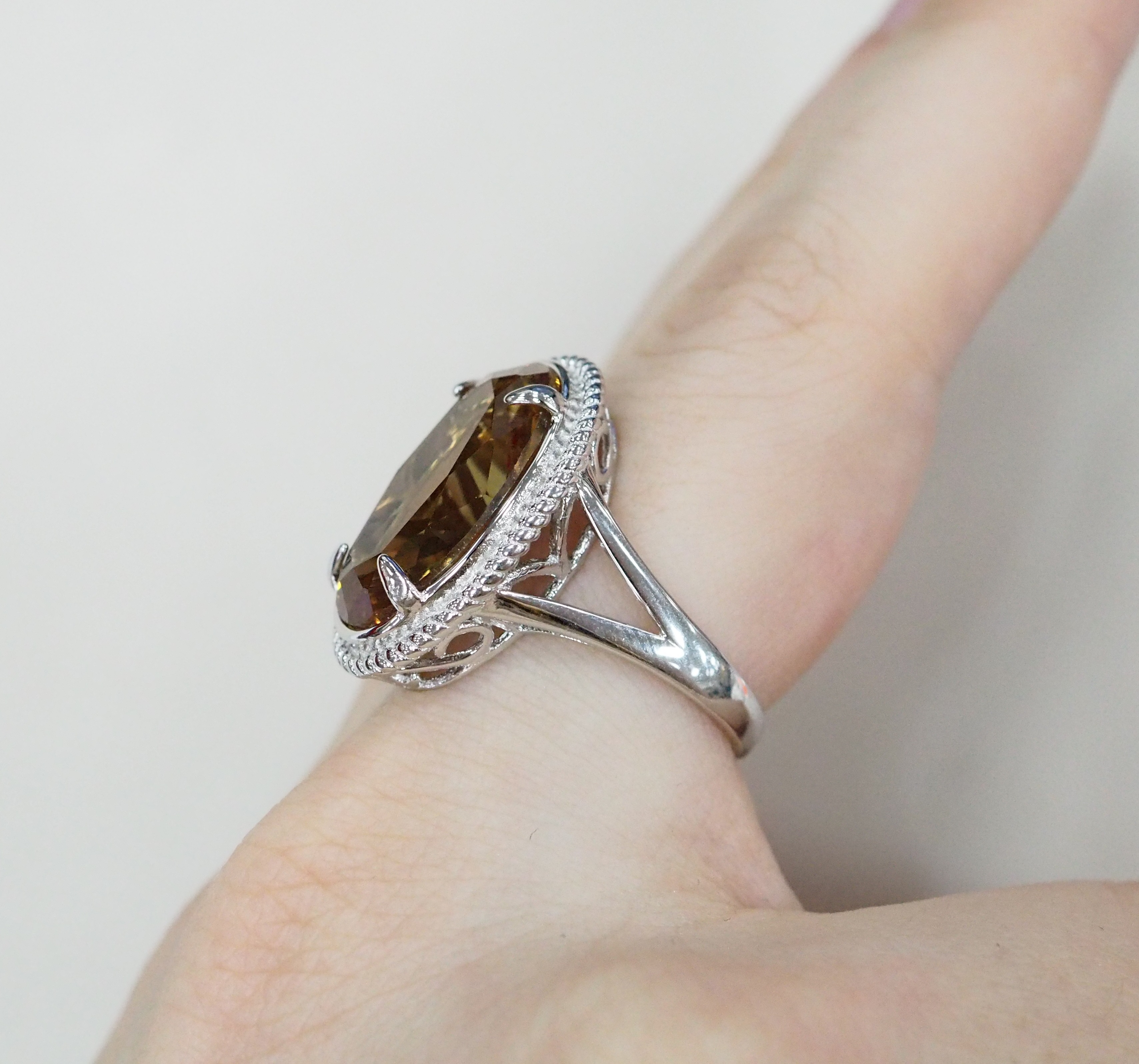 Серебряное кольцо с султанитом